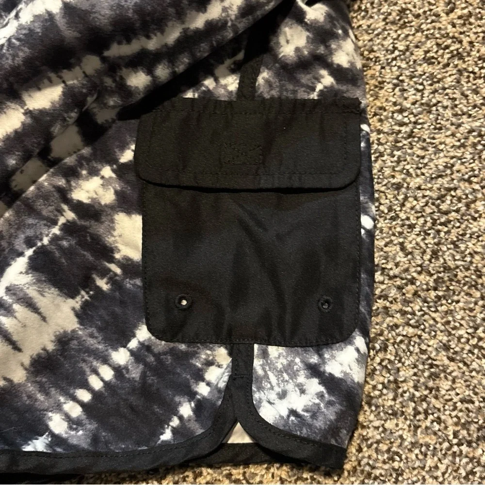 Lands' End Black & White Tie Dyed Swim Shorts Size Small 6-7